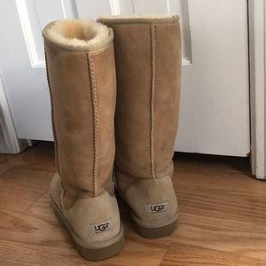 Tall chestnut UGGs. USA size 9